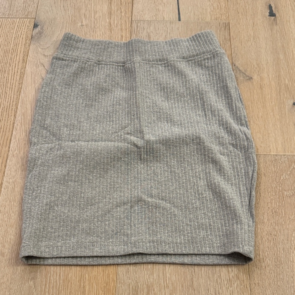 PrettyLittleThing Gray Ribbed Pencil Skirt
